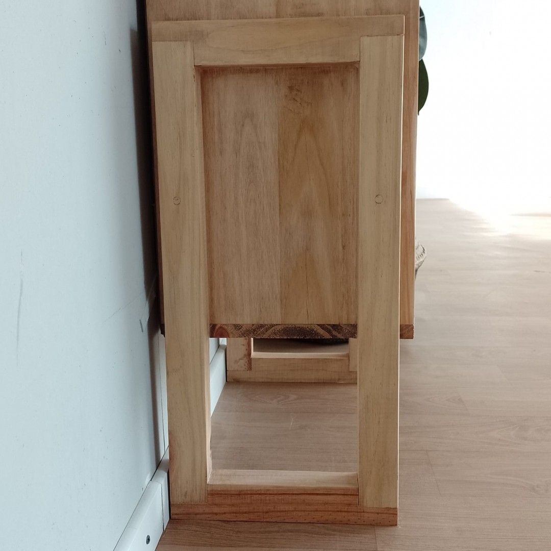 mesa-de-luz-nordica-1-cajon--1-puerta-sommier-tenido