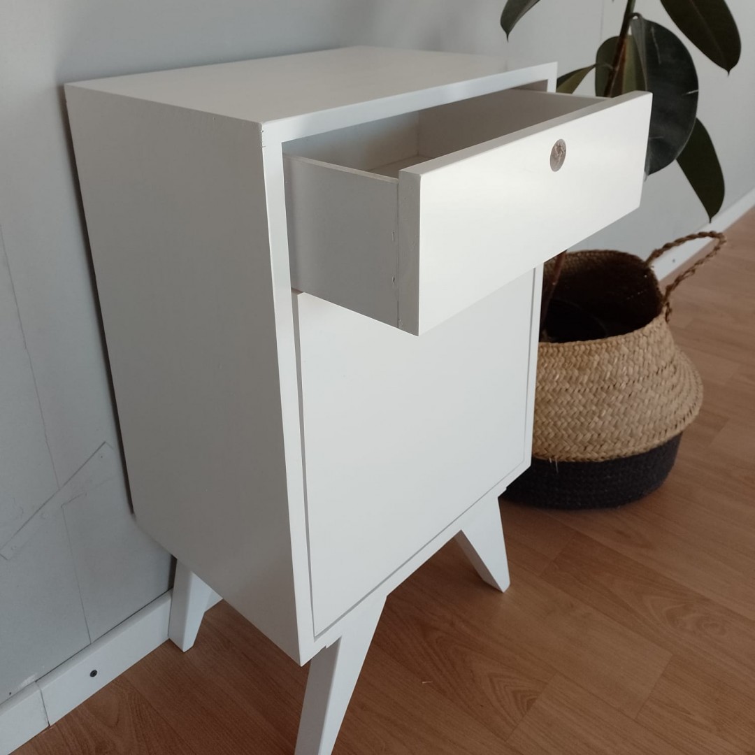 mesa-de-luz-vintage-1-puerta--cajon-sommier-blanco