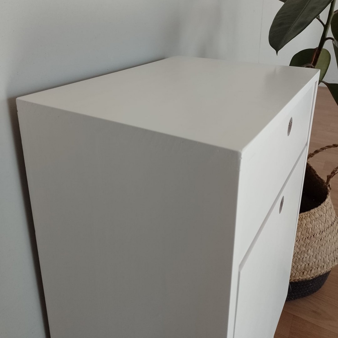 mesa-de-luz-vintage-1-puerta--cajon-sommier-blanco