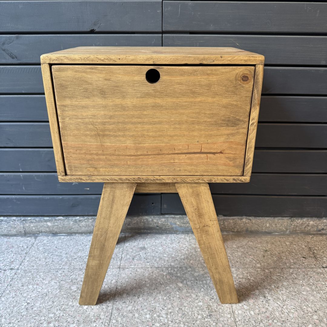 mesa-de-luz-vintage-1-puerta-flaca-encerada-36160