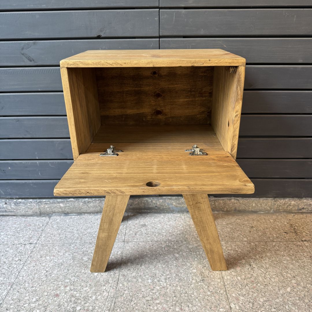 mesa-de-luz-vintage-1-puerta-flaca-encerada-36160